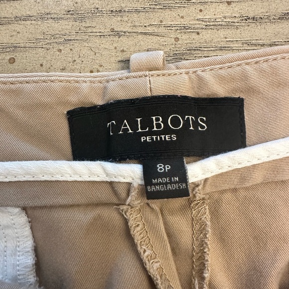 Kahki Talbots shorts. Size 8 petite - Picture 2 of 3
